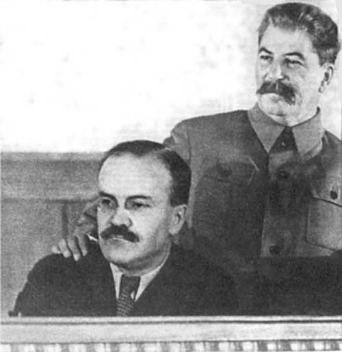 Сталин с Наркомом иностранных дел СССР В. М. Молотовым