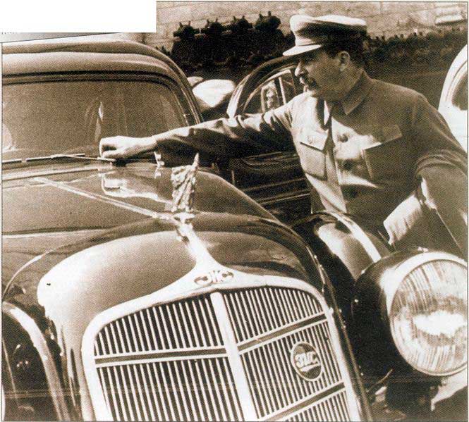 Сталин у автомобиля ЗиС-101, 29 апреля 1936