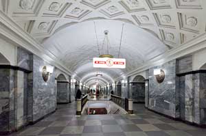 Зал станции, 1 января 2012 года Зал станции, 1 января 2012 года