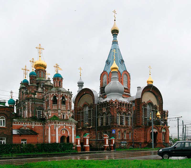 Смоленская (слева) и Владимирская церкви