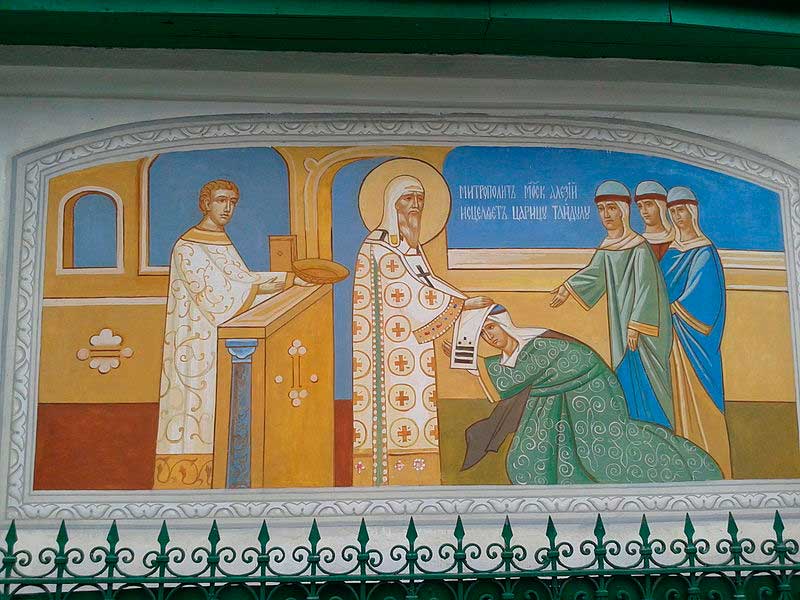 Святитель Алексий исцеляет царицу Тайдулу. Фреска на фасаде Троицкой церкви на Воробьёвых горах Святитель Алексий исцеляет царицу Тайдулу. Фреска на фасаде Троицкой церкви на Воробьёвых горах