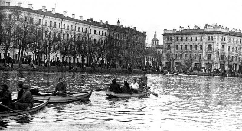 Чистые пруды в 1920е годы. Чистые пруды в 1920е годы.