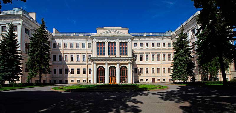 Аничков дворец. Парадный вход (2012 год) Аничков дворец. Парадный вход (2012 год)