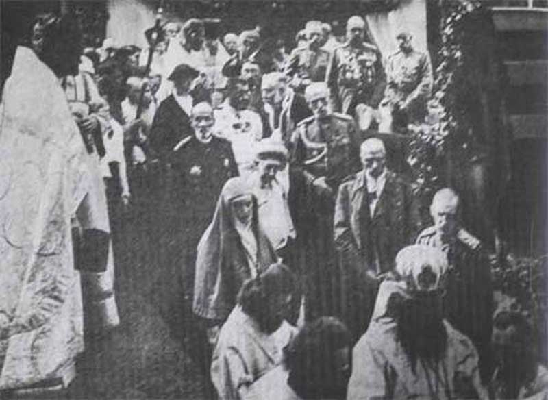 Елизавета Фёдоровна, Иоанн Константинович и супруги Катковы на закладке храма