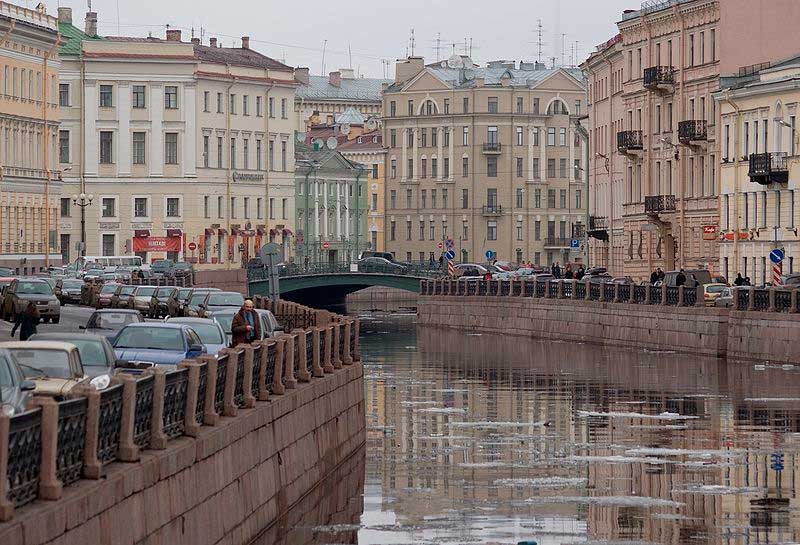 Певческий мост, вид с Невского проспекта Певческий мост, вид с Невского проспекта