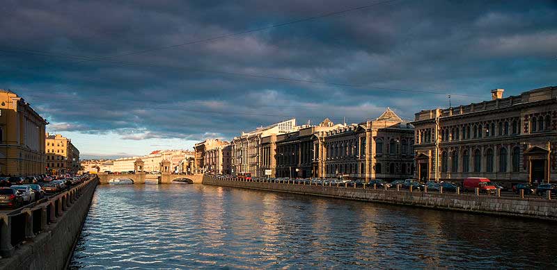 Вид на мост Ломоносова с Набережной реки Фонтанки