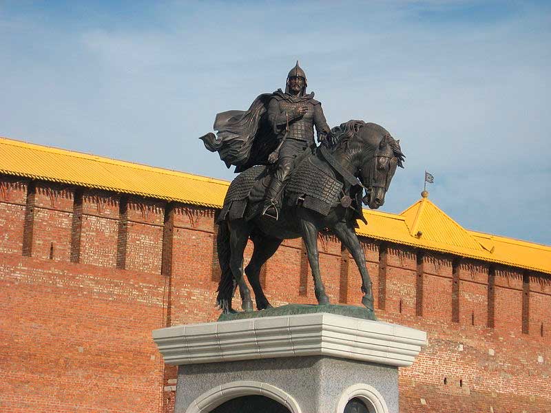 Памятник Дмитрию Донскому перед Маринкиной башней кремля Памятник Дмитрию Донскому перед Маринкиной башней кремля