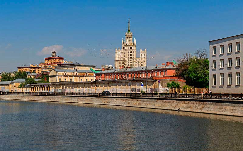 Вид с Озерковской набережной