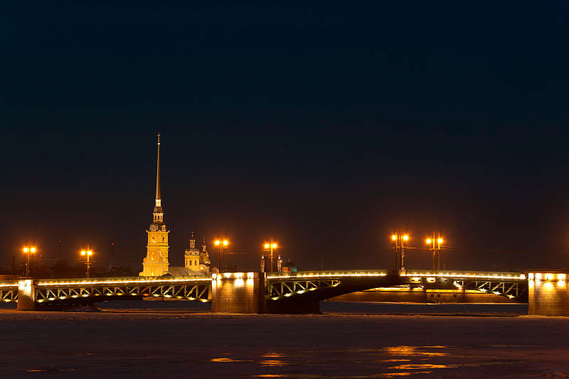 Дворцовый мост и Петропавловский собор