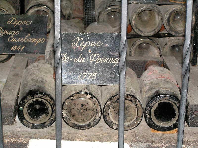 Энотека Массандры, самое старое вино — Jerez de la Frontera урожая 1775 года Энотека Массандры, самое старое вино — Jerez de la Frontera урожая 1775 года