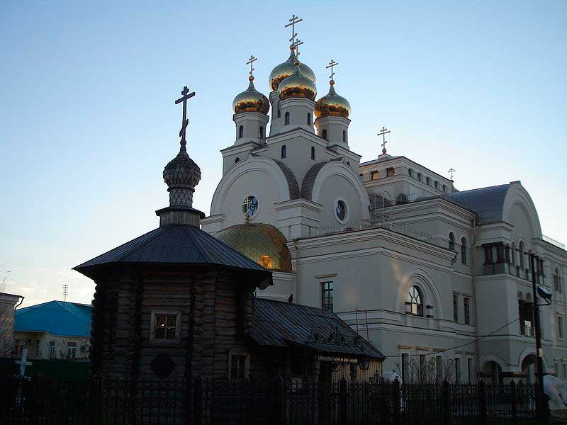 Часовня во имя преподобномученицы Елизаветы и Патриаршее подворье.