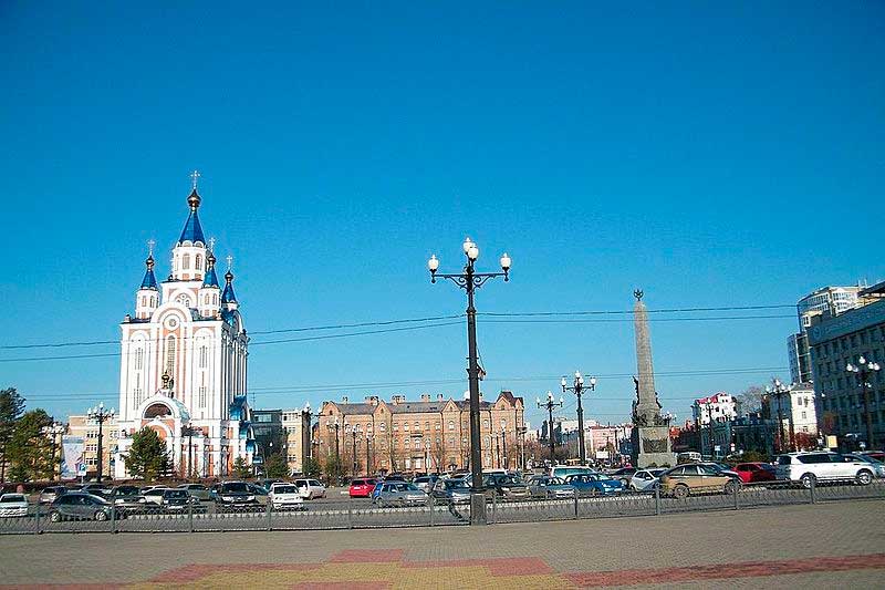 Соборная площадь с Успенским собором, Комсомольская площадь с памятником &laquo;Героям Гражданской войны на Дальнем Востоке&raquo;, начало ул. Муравьёва-Амурского.