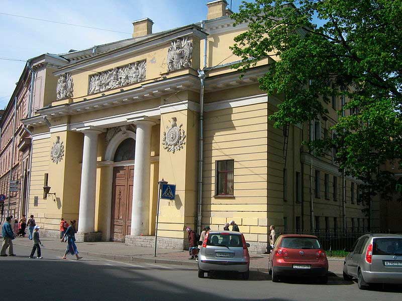 Здание конюшен (западный корпус)
Михайловского замка