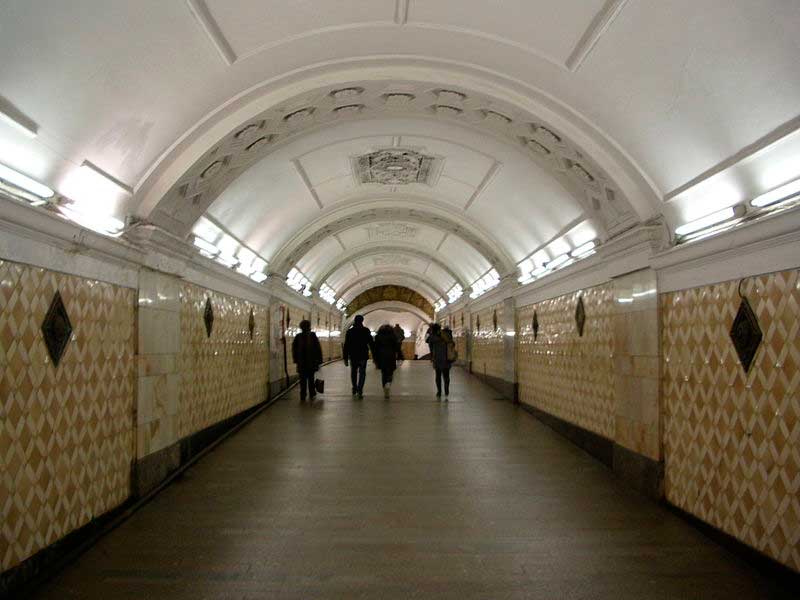 Переход c «Площади Революции» на «Театральную» Переход c «Площади Революции» на «Театральную»