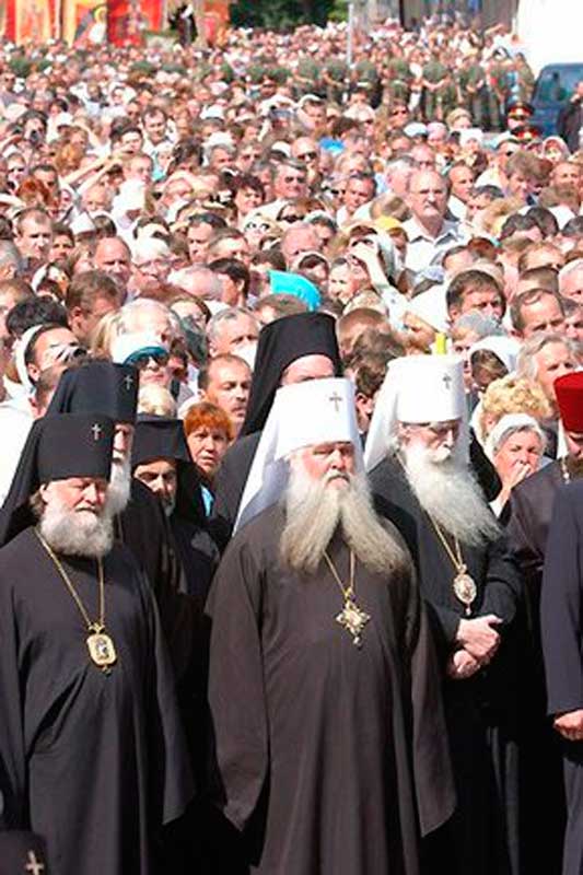 Благословение крестного хода с мощами Серафима Саровского