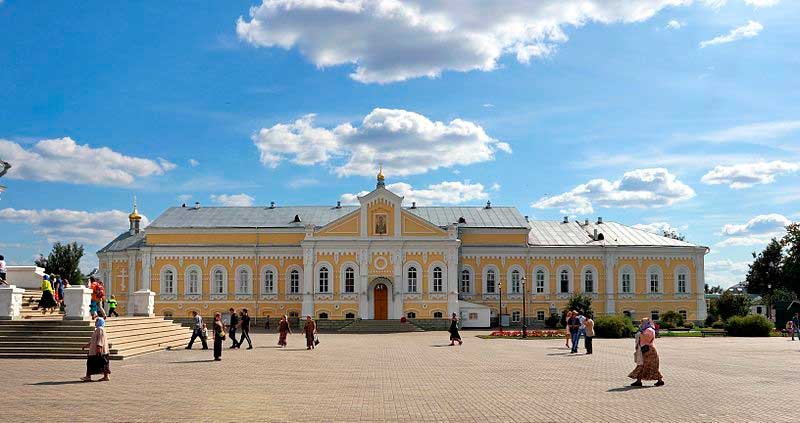 Трапезный храм во имя святого благоверного князя Александра Невского