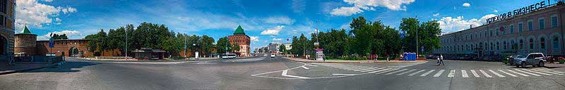Вид на площадь Минина и Пожарского и Нижегородский Кремль.