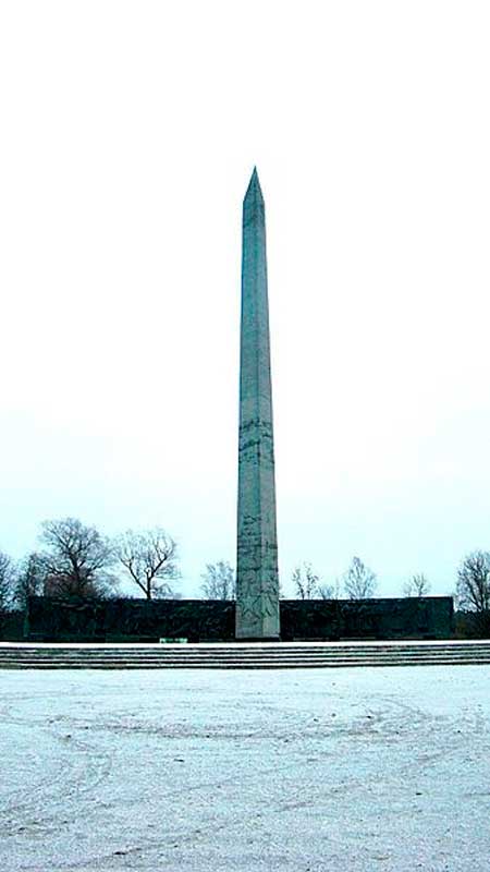 Псков. Монумент в честь первых боёв Красной армии в Крестах (1969). Скульптор Мотовилов Г. И., архитектор Билибин И. Д. Псков. Монумент в честь первых боёв Красной армии в Крестах (1969). Скульптор Мотовилов Г. И., архитектор Билибин И. Д.