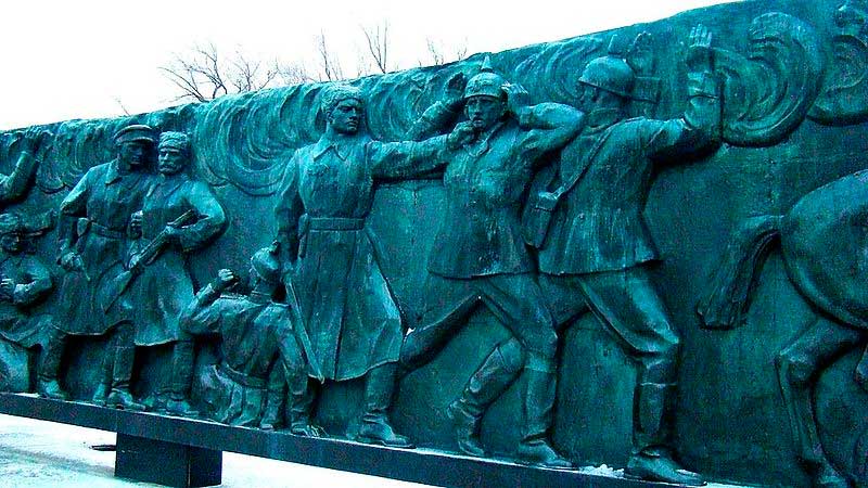 Фрагмент горельефа Фрагмент горельефа