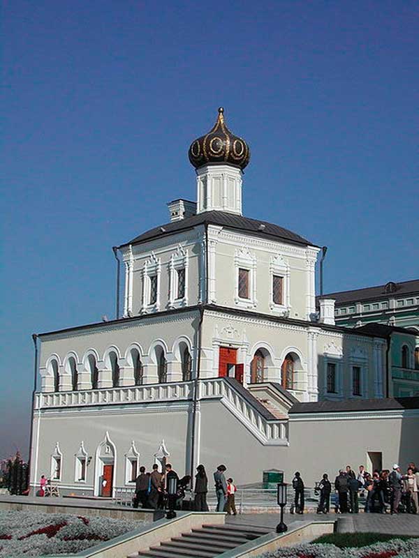 Дворцовая (Введенская, освящена с 1859 в честь Сошествия Св. Духа) церковь
