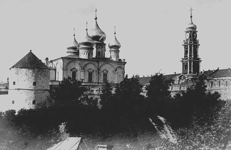 Преображенский собор и колокольня Спасского монастыря в начале XX века