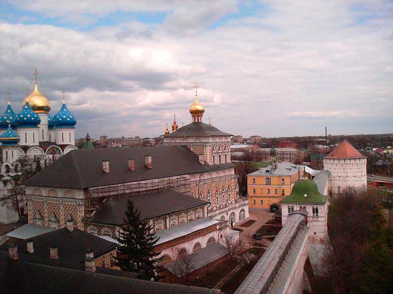 Трапезный храм и Успенский собор Трапезный храм и Успенский собор