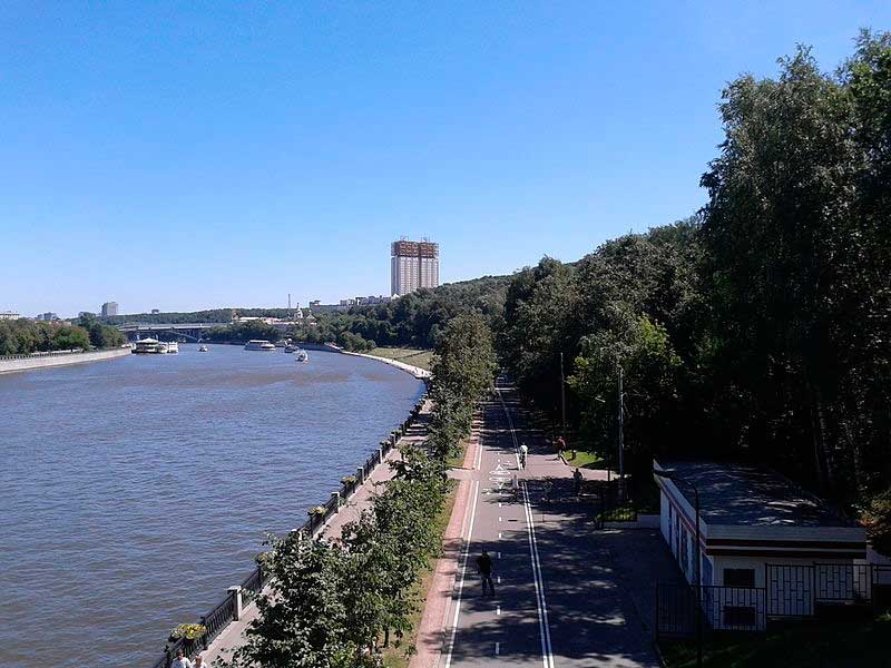 Андреевская набережная с Лужнецкого моста Андреевская набережная с Лужнецкого моста