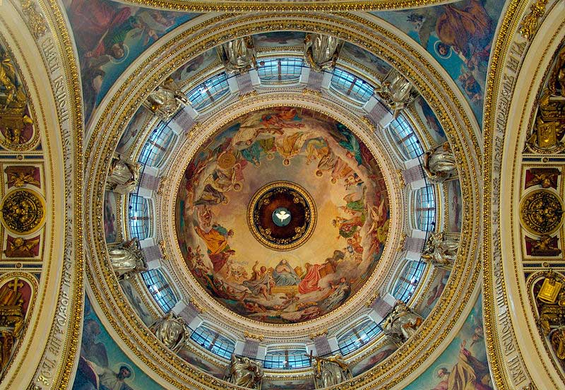 К. П. Брюллов. Богоматерь в окружении святых. Плафон главного купола. Фигуры 12 апостолов в барабане купола написаны П. А. Басиным по картонам Брюллова
