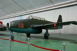 В 1947 году первый полет реактивного самолета В 1947 году первый полет реактивного самолета