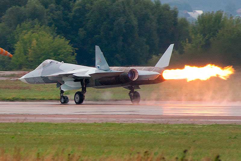Помпаж ПАК ФА при взлёте, авиасалон МАКС-2011. Помпаж ПАК ФА при взлёте, авиасалон МАКС-2011.