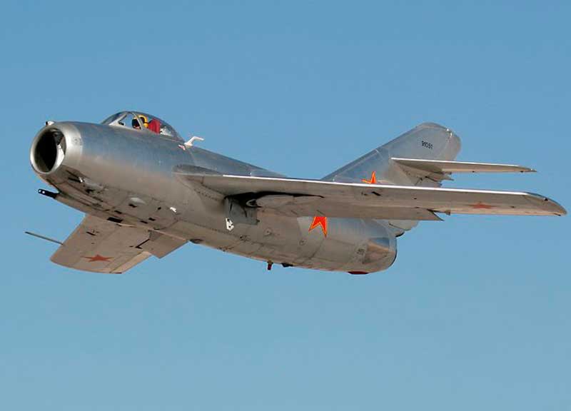 МиГ-15 - наиболее массовый реактивный боевой самолёт в истории авиации МиГ-15 - наиболее массовый реактивный боевой самолёт в истории авиации