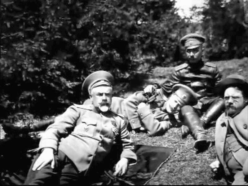 Передышка на фронте, 1916 год. Деникин — в центре Передышка на фронте, 1916 год. Деникин — в центре
