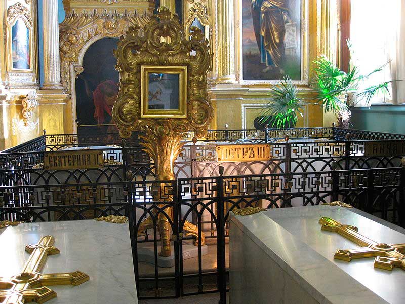 Гробницы Петра III и Екатерины II в Петропавловском соборе Гробницы Петра III и Екатерины II в Петропавловском соборе