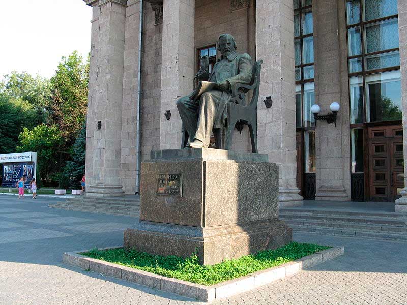 Памятник Глинке в Запорожье
