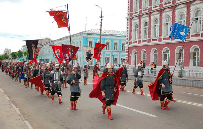 Парад старорусских воинов. Парад старорусских воинов.