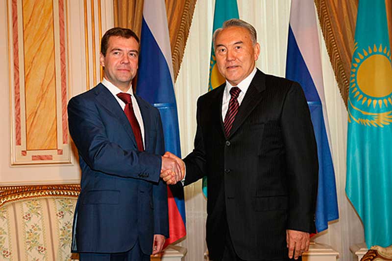 Дмитрий Медведев с президентом Казахстана Нурсултаном Назарбаевым. Астана, 2008 год. Дмитрий Медведев с президентом Казахстана Нурсултаном Назарбаевым. Астана, 2008 год.