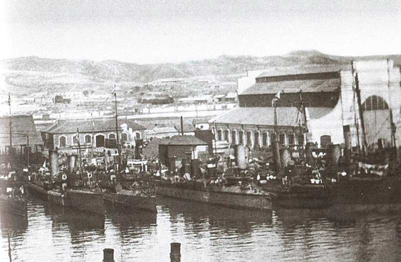 Русские миноносцы в гавани Порт-Артура. 1904 Русские миноносцы в гавани Порт-Артура. 1904