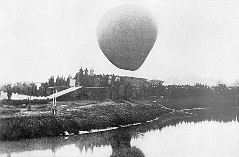 Воздушный шар &laquo;Русский&raquo;, на котором Д. И. Менделеев 7 августа 1887 года совершил полёт для наблюдения полного солнечного затмения