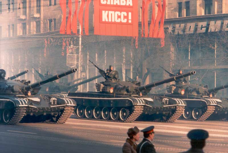 Т-72, с гвардейским знаком, Москва, 7 ноября 1983 год. Т-72, с гвардейским знаком, Москва, 7 ноября 1983 год.