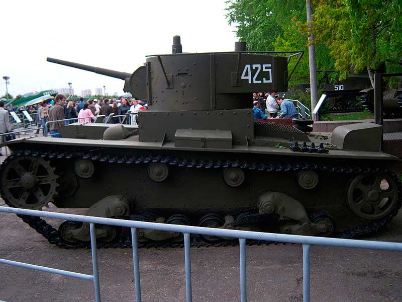 Танк Т-26 с радиостанцией Танк Т-26 с радиостанцией
