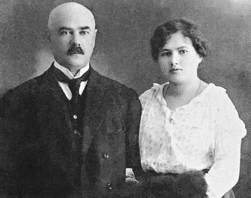 С будущей женой Ксенией Чиж в период бегства на Дон, конец 1917 года С будущей женой Ксенией Чиж в период бегства на Дон, конец 1917 года
