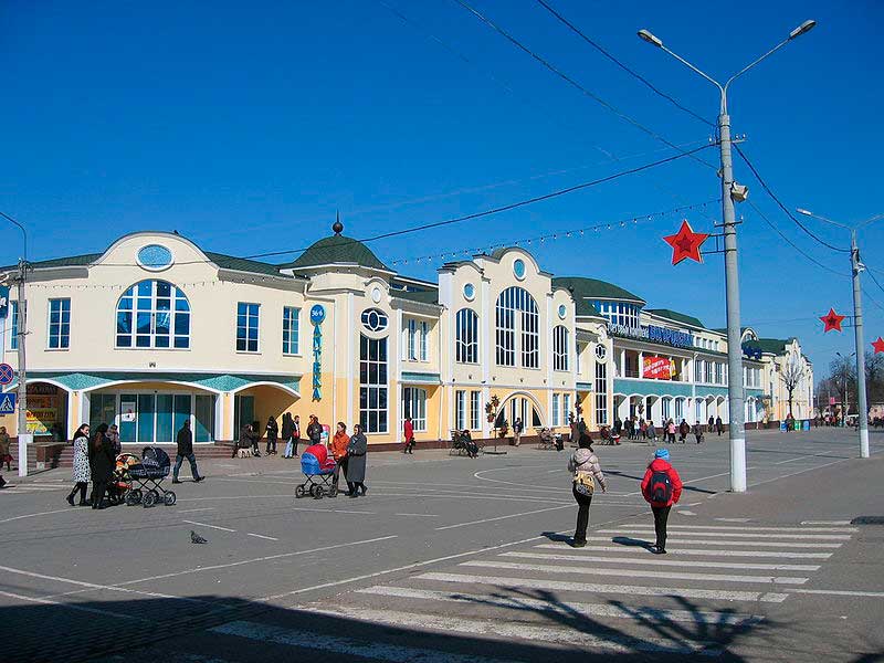 Торговый комплекс «Богородский» и пешеходная зона в центре города Торговый комплекс «Богородский» и пешеходная зона в центре города