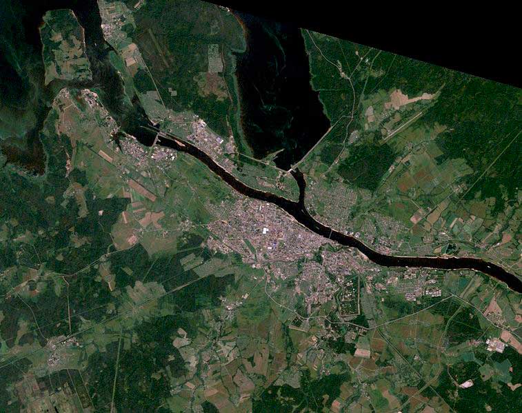 Космический снимок Рыбинска, спутник LandSat-5, 11 июля 2011 г. Космический снимок Рыбинска, спутник LandSat-5, 11 июля 2011 г.