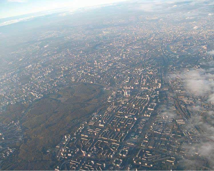 Вид юга Москвы при заходе самолета на посадку в аэропорт Внуково Вид юга Москвы при заходе самолета на посадку в аэропорт Внуково