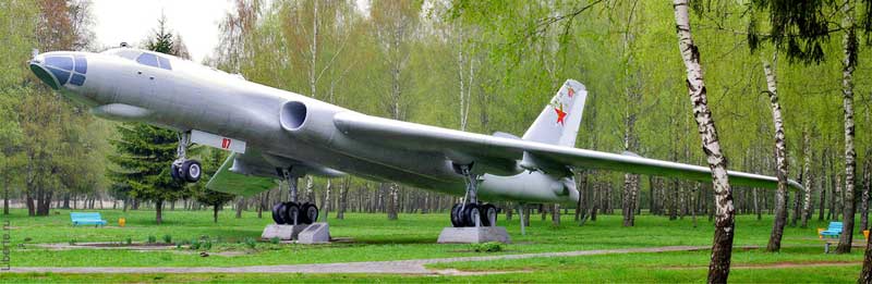 ТУ-16 - Памятник дальней авиации 50-е гг.