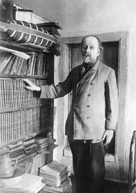 Константин Эдуардович Циолковский был русским ученым и пионер космонавтики. Константин Эдуардович Циолковский был русским ученым и пионер космонавтики.