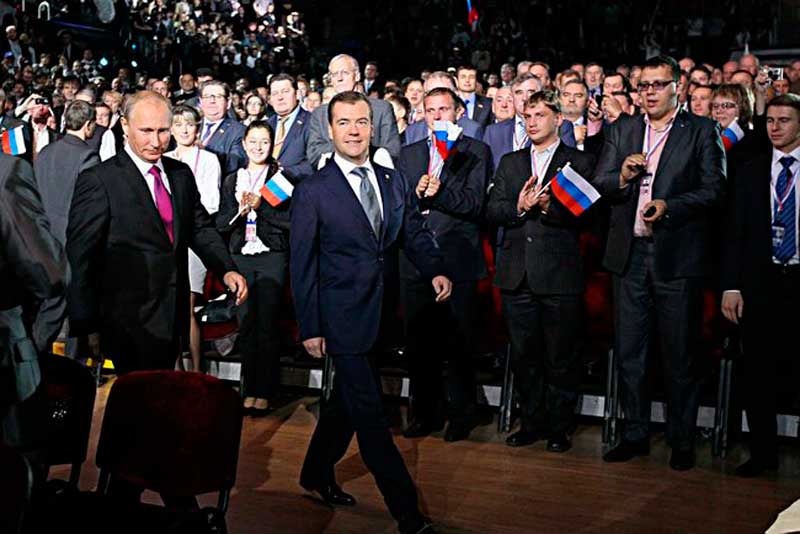 Дмитрий Медведев и Владимир Путин на съезде «Единой России»
24 сентября 2011 г. Дмитрий Медведев и Владимир Путин на съезде «Единой России» 24 сентября 2011 г.