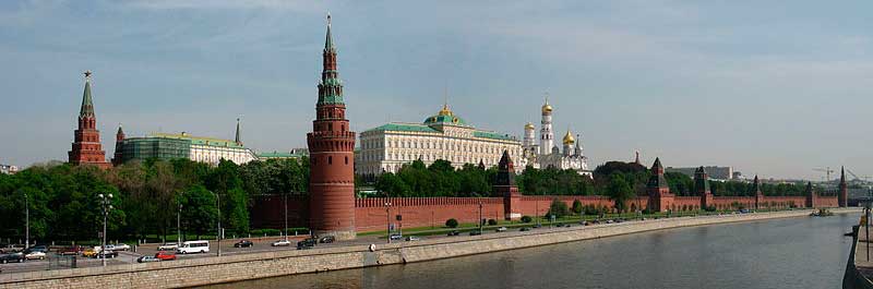 Панорама Московского Кремля: вид на Кремлёвскую набережную. Панорама Московского Кремля: вид на Кремлёвскую набережную.