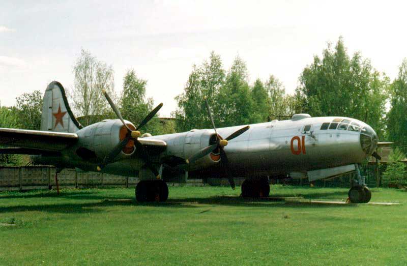 Ту-4 (сер. № 2805103), построенный на Куйбышевском авиазаводе в 1952 году &mdash; единственный сохранившийся Ту-4 в России. Музей ВВС, Монино.