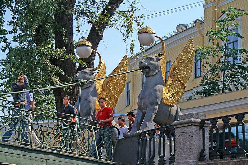 Крылатые львы Банковского моста Крылатые львы Банковского моста